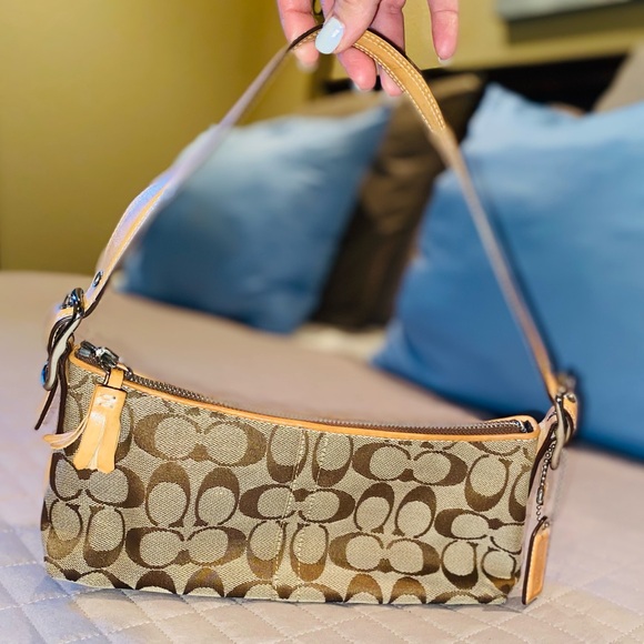 Authentic Coach Y2K Vintage Signature East West Demi Hampton Baguette (2005) - Picture 2 of 11